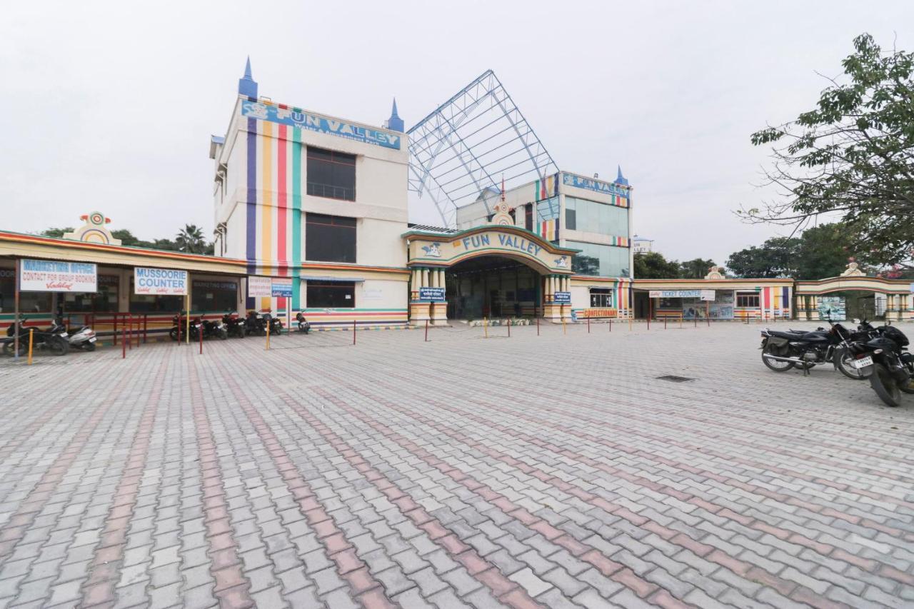 Oyo 19862 The Fun Valley Doiwala Exterior foto