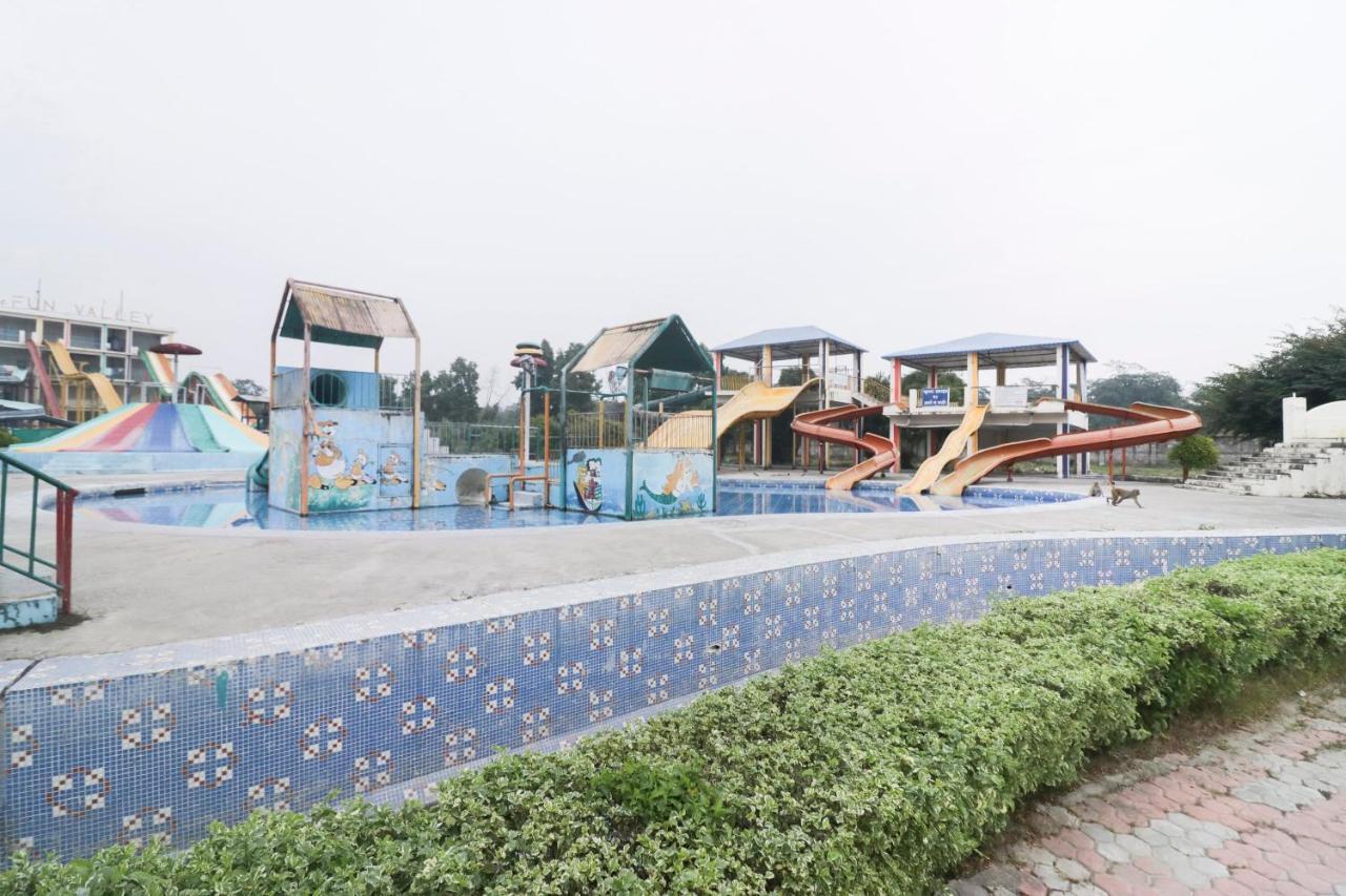 Oyo 19862 The Fun Valley Doiwala Exterior foto